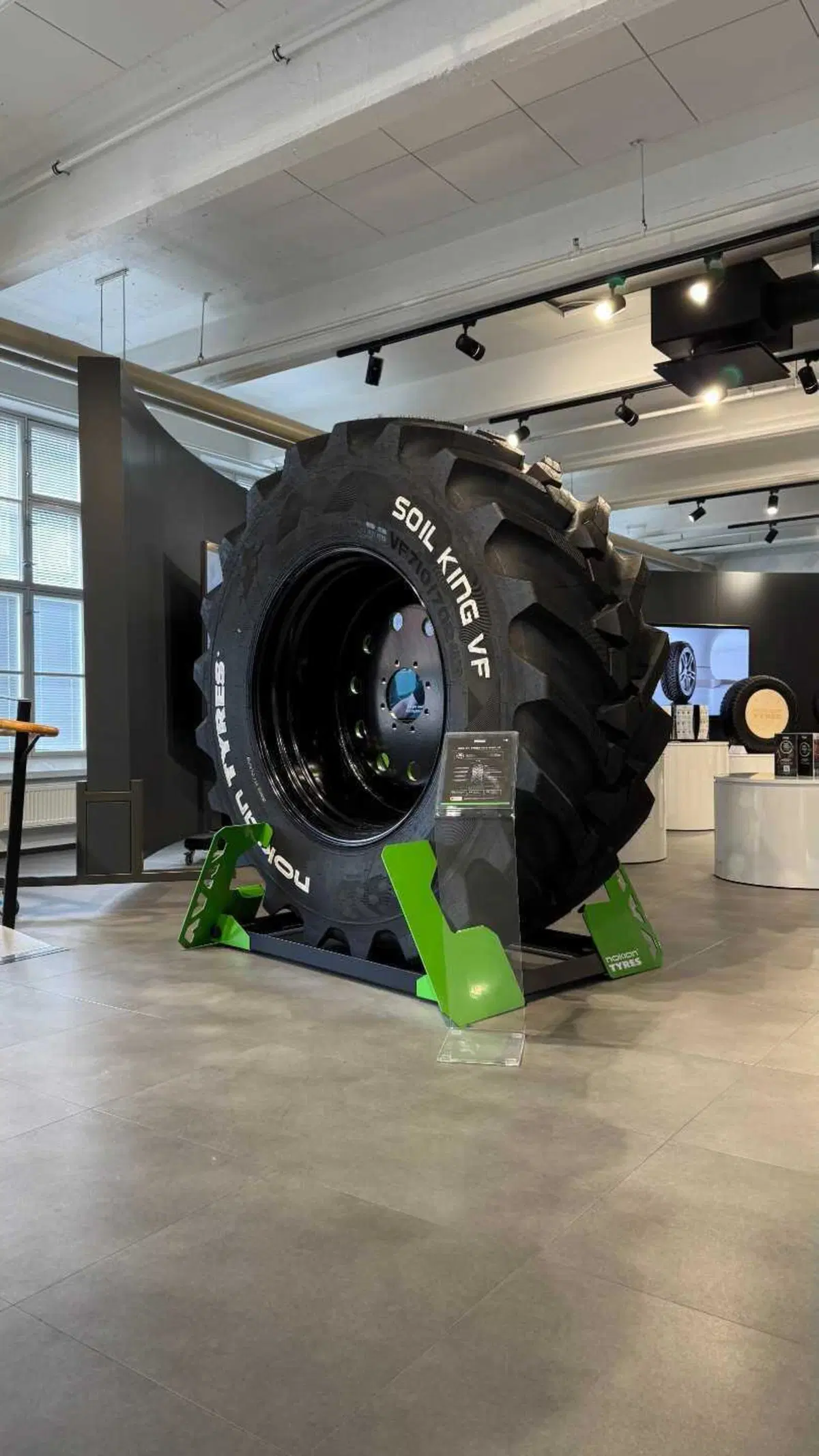 Ecco come nascono gli pneumatici per uso pesante Nokian Heavy Tires (4)
