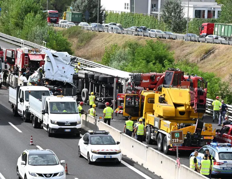 Recupero dei mezzi coinvolti lungo l'autostrada A1