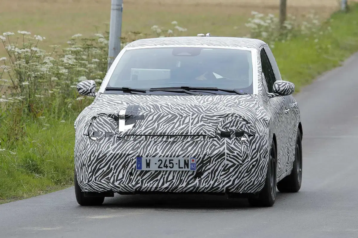 Renault Twingo torna in grande stile: le foto spia della piccola elettrica ad un prezzo... 