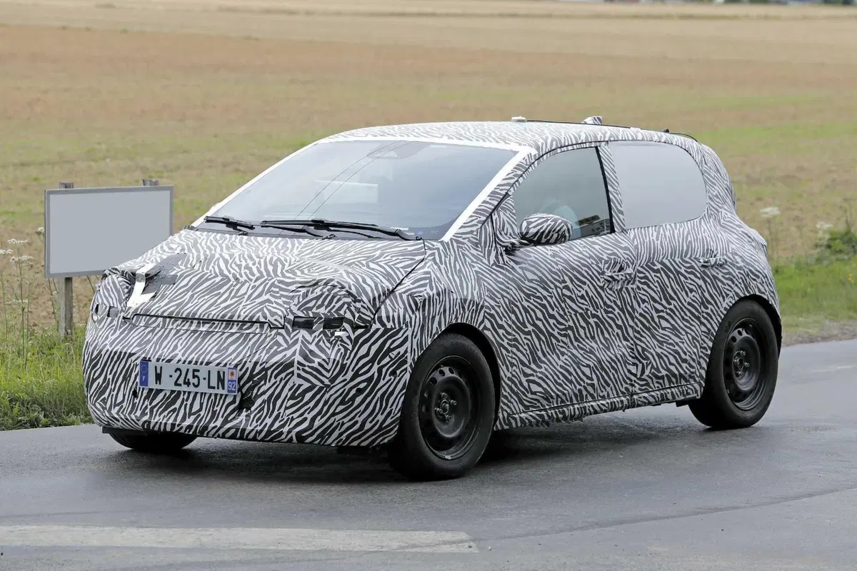 Renault Twingo torna in grande stile: le foto spia della piccola elettrica ad un prezzo...  (3)