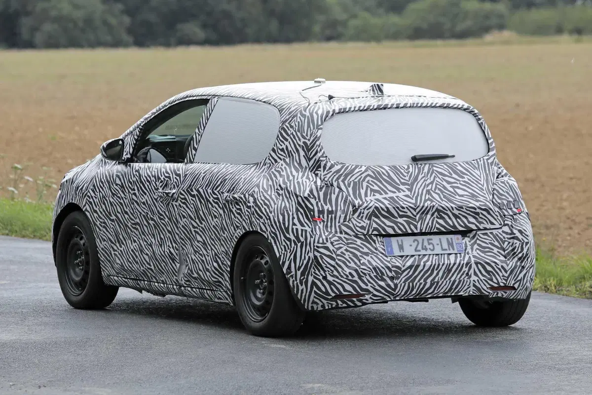Renault Twingo torna in grande stile: le foto spia della piccola elettrica ad un prezzo...  (9)