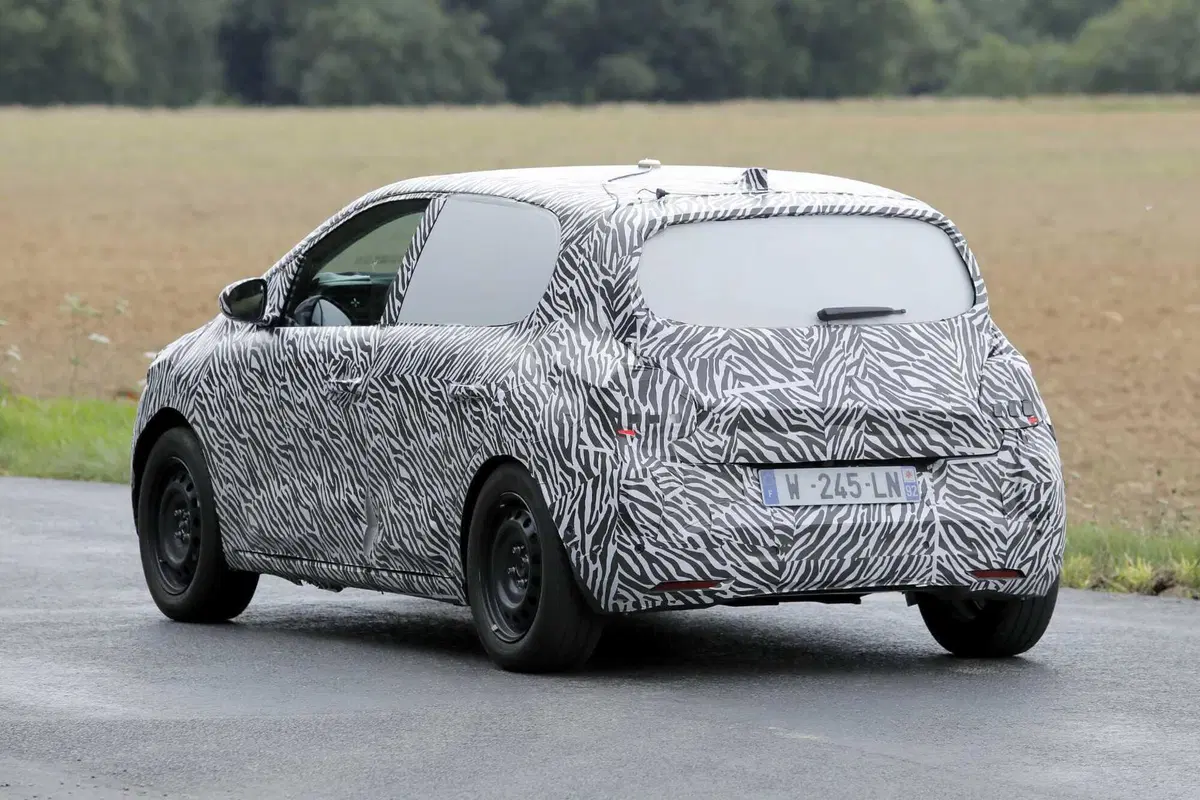 Renault Twingo torna in grande stile: le foto spia della piccola elettrica ad un prezzo...  (10)