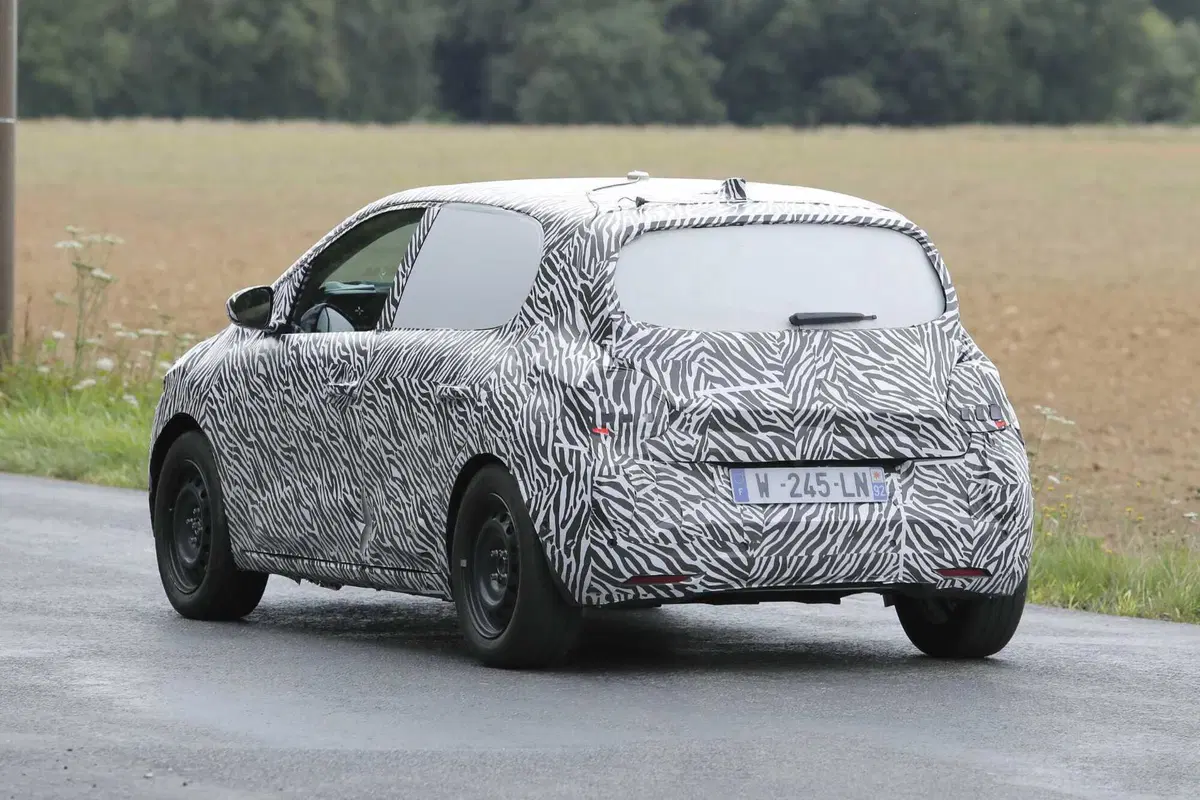 Renault Twingo torna in grande stile: le foto spia della piccola elettrica ad un prezzo...  (11)