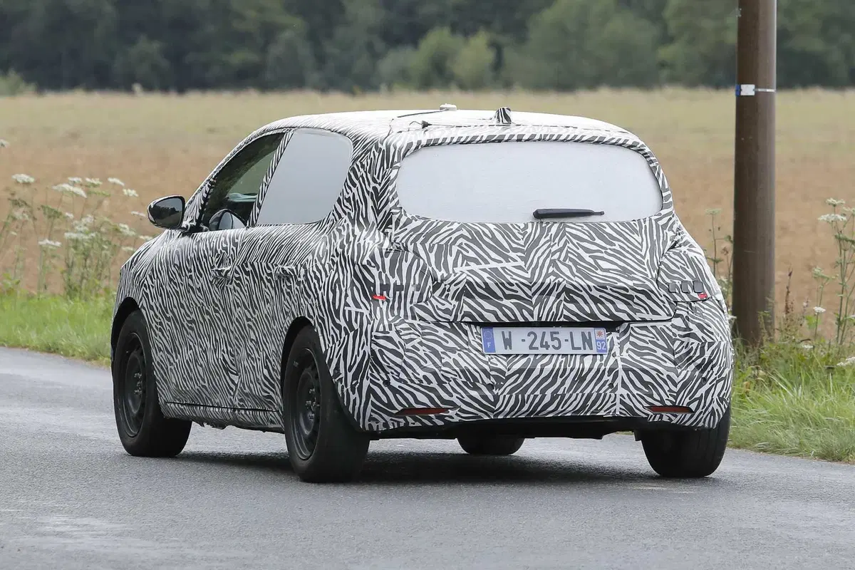 Renault Twingo torna in grande stile: le foto spia della piccola elettrica ad un prezzo...  (12)