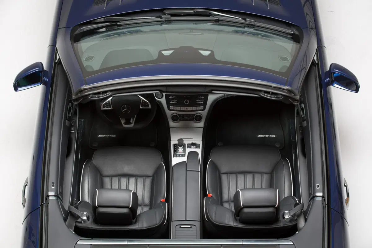Mercedes-Benz SL: scopri gli interni nel video a 360°