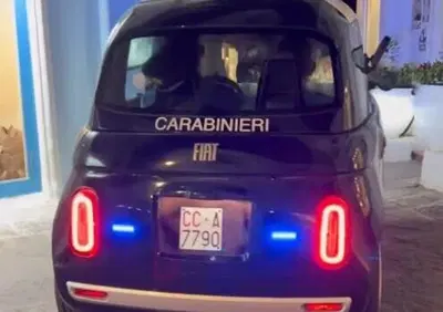 Fiat Topolino dei Carabinieri, mini‑vettura maxi‑effetto: è già virale a Ischia [VIDEO]