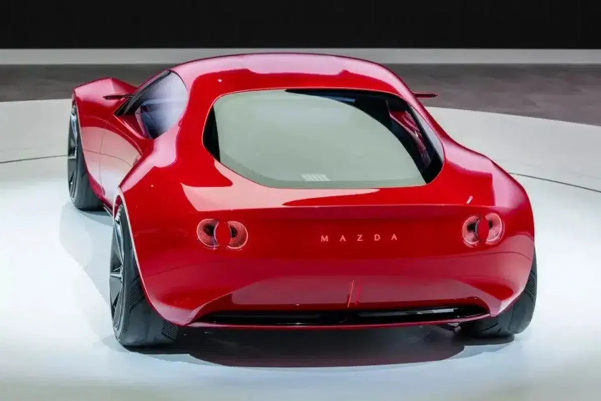 Il ritorno del motore rotativo di Mazda: in arriva la possibile erede della RX-7 (2)
