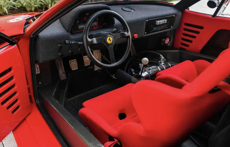 Gli interni della Ferrari F40 LM