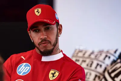 Formula 1, Villeneuve su Hamilton: "Deludente in Ferrari. Nel 2026 si resetter&agrave; tutto e la macchina sar&agrave; costruita per lui"