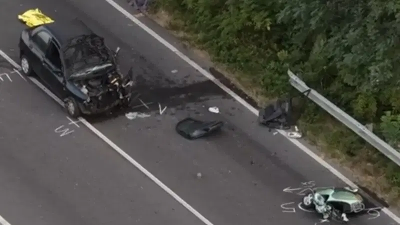 Pavia, schianto frontale tra auto e scooter: tre morti sulla ex statale 35