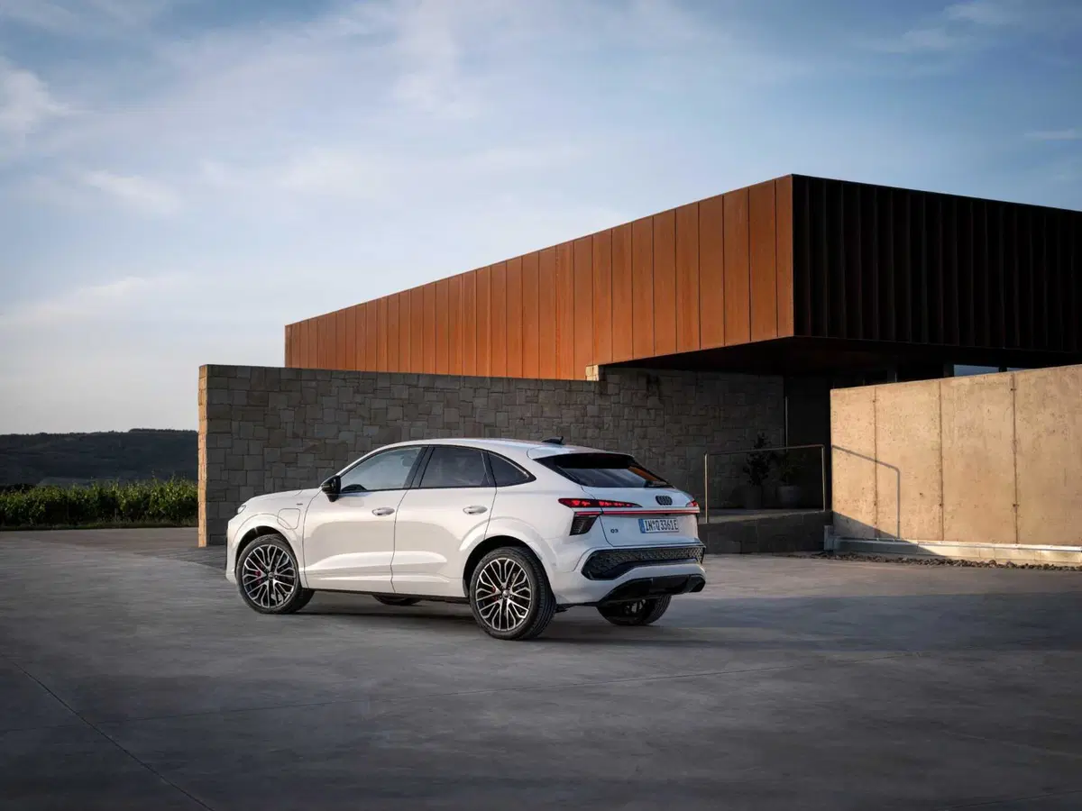 Nuova Audi Q3 Sportback, arriva la terza generazione: il SUV compatto premium diventa più digitale, efficiente e sportivo (13)