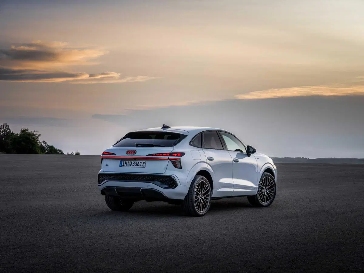 Nuova Audi Q3 Sportback, arriva la terza generazione: il SUV compatto premium diventa più digitale, efficiente e sportivo (18)