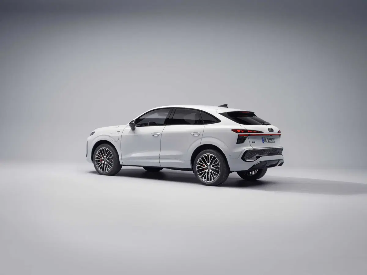 Nuova Audi Q3 Sportback, arriva la terza generazione: il SUV compatto premium diventa più digitale, efficiente e sportivo (23)