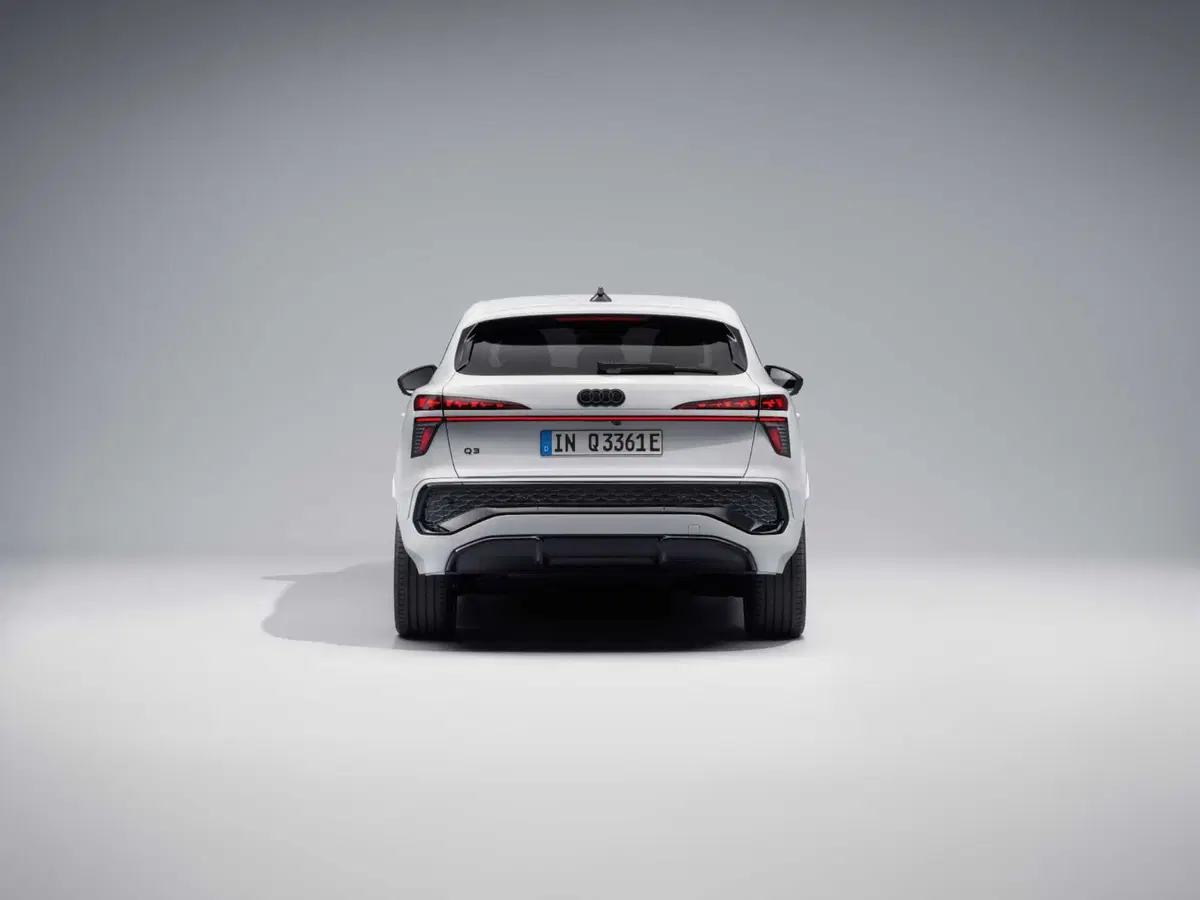 Nuova Audi Q3 Sportback, arriva la terza generazione: il SUV compatto premium diventa più digitale, efficiente e sportivo (26)