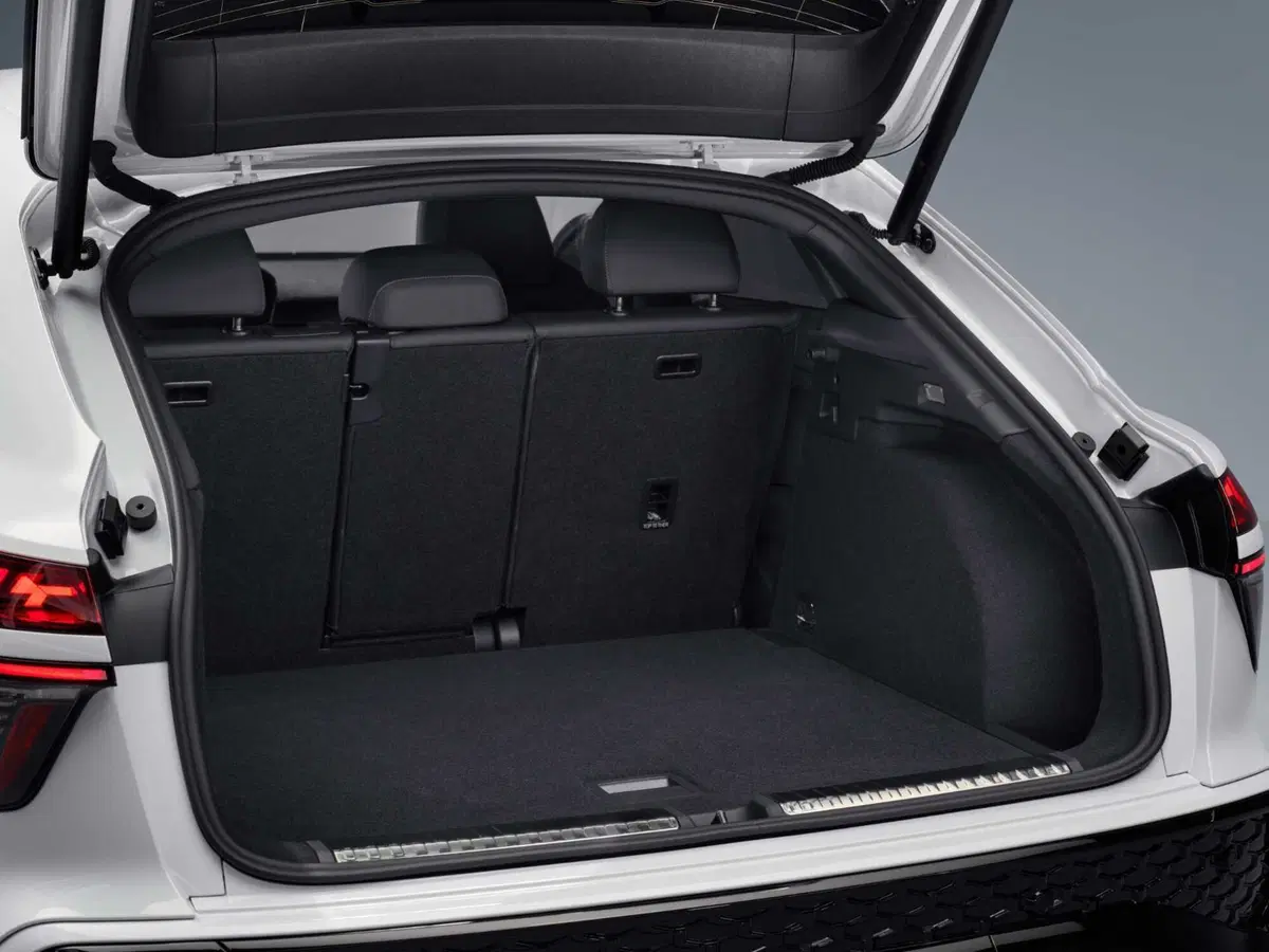 Nuova Audi Q3 Sportback, arriva la terza generazione: il SUV compatto premium diventa più digitale, efficiente e sportivo (32)