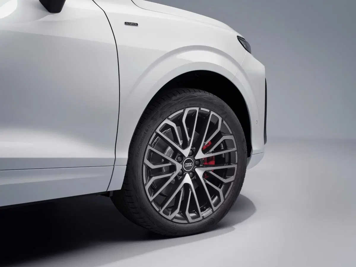 Nuova Audi Q3 Sportback, arriva la terza generazione: il SUV compatto premium diventa più digitale, efficiente e sportivo (33)