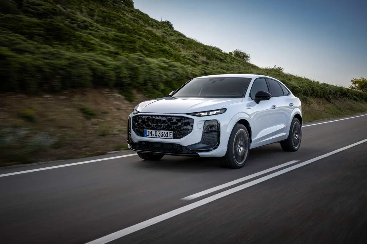 Nuova Audi Q3 Sportback, arriva la terza generazione: il SUV compatto premium diventa più digitale, efficiente e sportivo (38)
