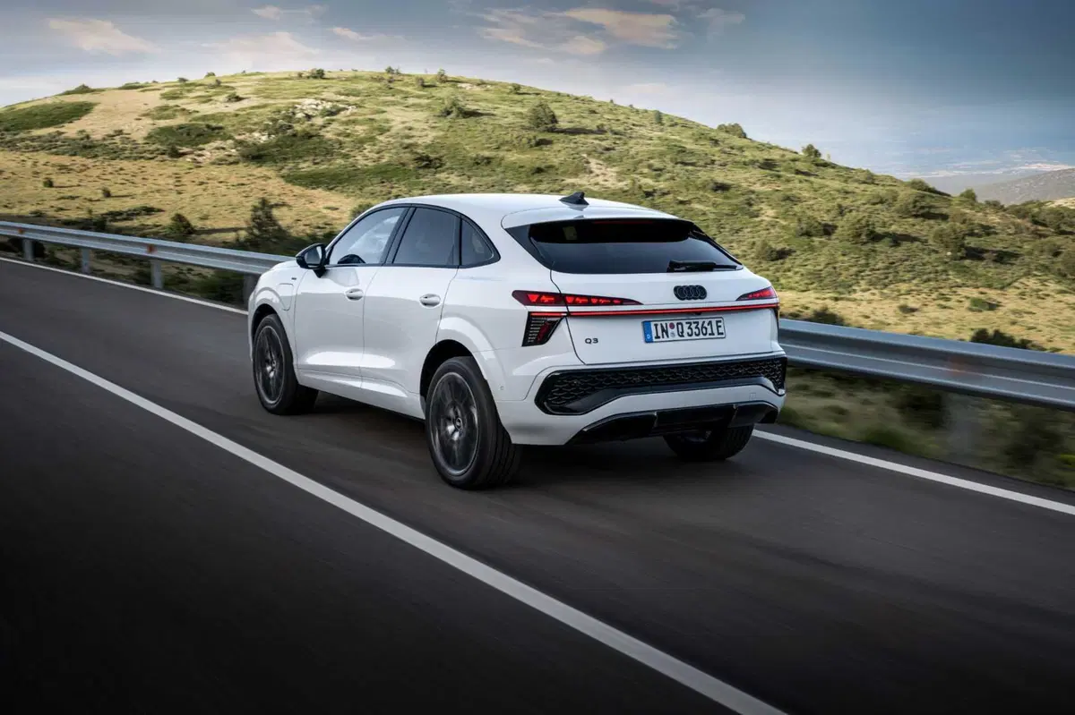 Nuova Audi Q3 Sportback, arriva la terza generazione: il SUV compatto premium diventa più digitale, efficiente e sportivo (39)