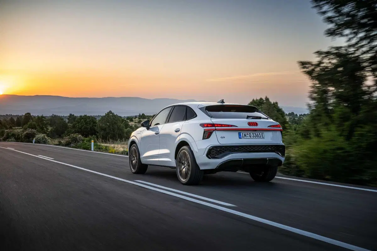 Nuova Audi Q3 Sportback, arriva la terza generazione: il SUV compatto premium diventa più digitale, efficiente e sportivo (43)