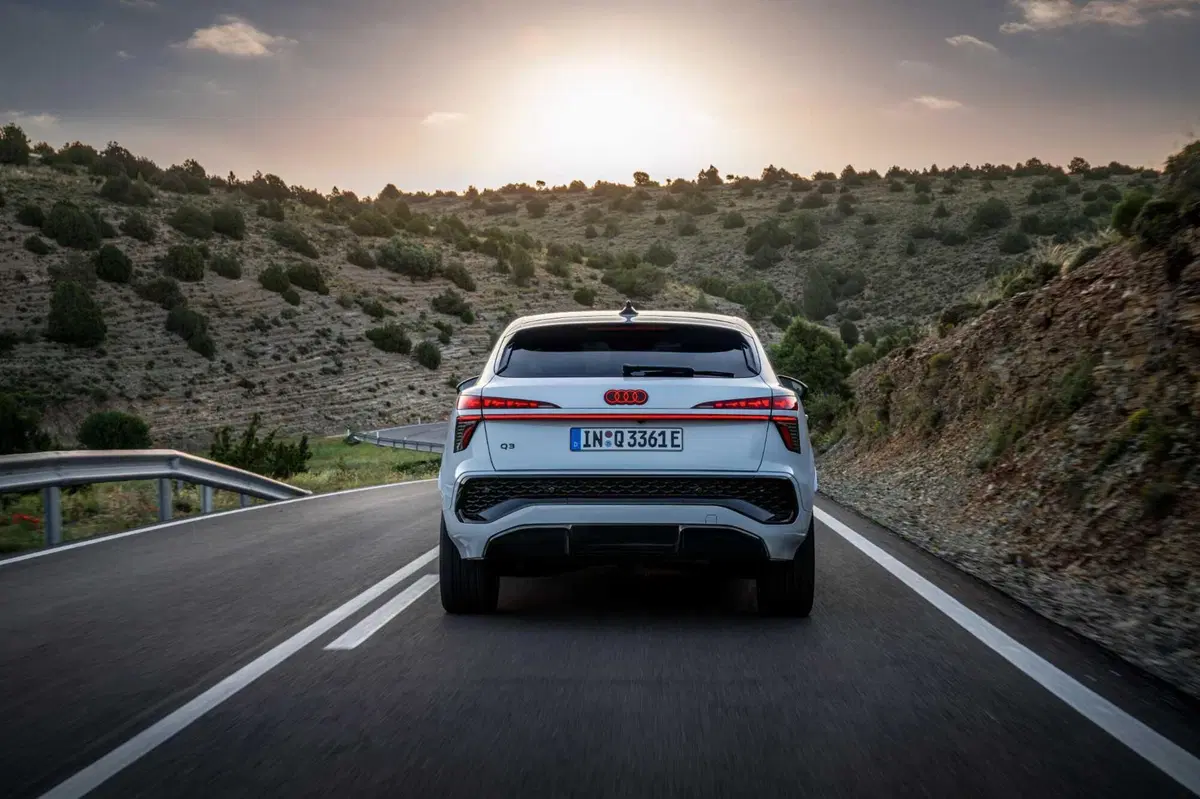 Nuova Audi Q3 Sportback, arriva la terza generazione: il SUV compatto premium diventa più digitale, efficiente e sportivo (44)