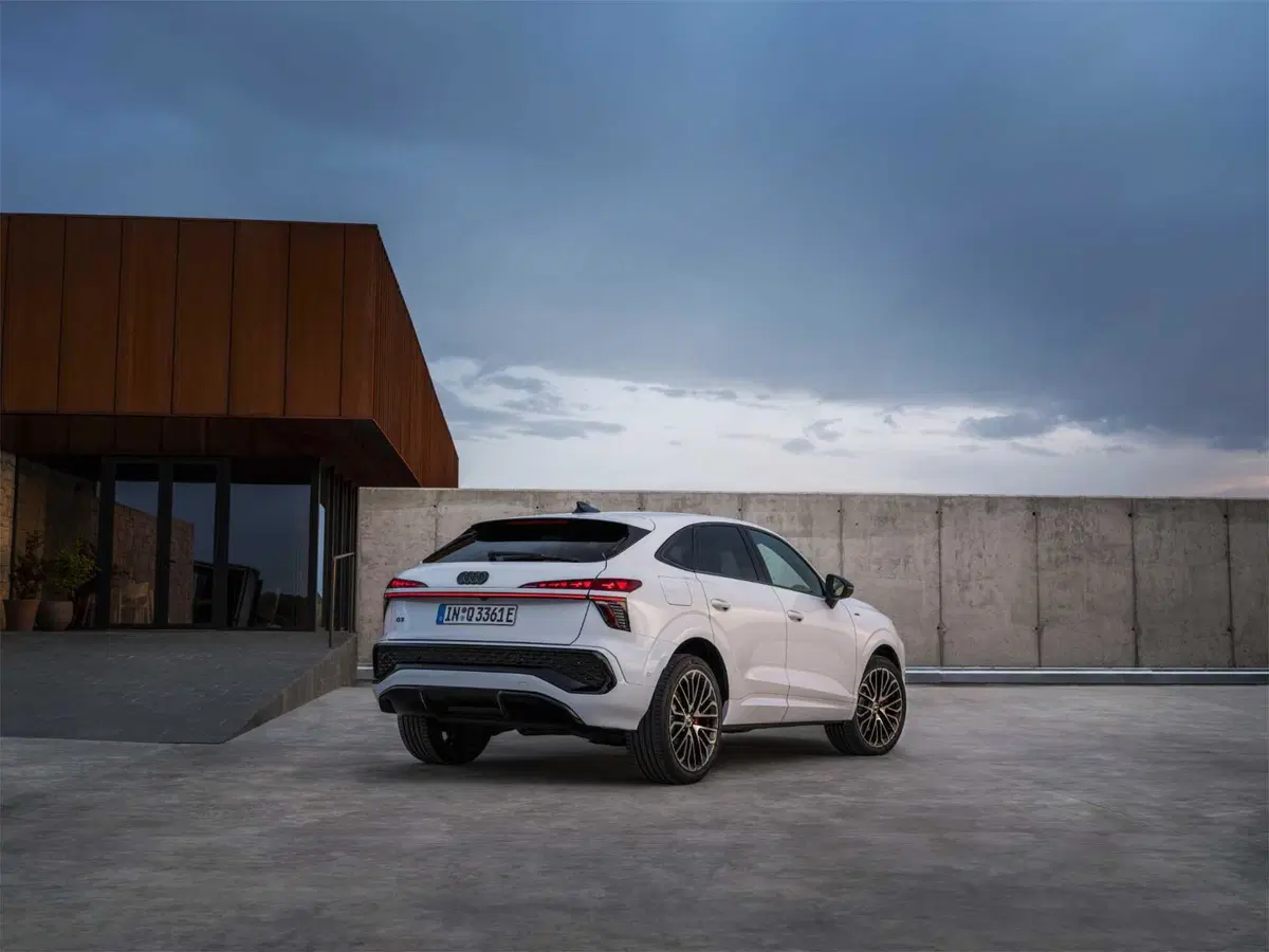 Nuova Audi Q3 Sportback, arriva la terza generazione: il SUV compatto premium diventa più digitale, efficiente e sportivo (46)