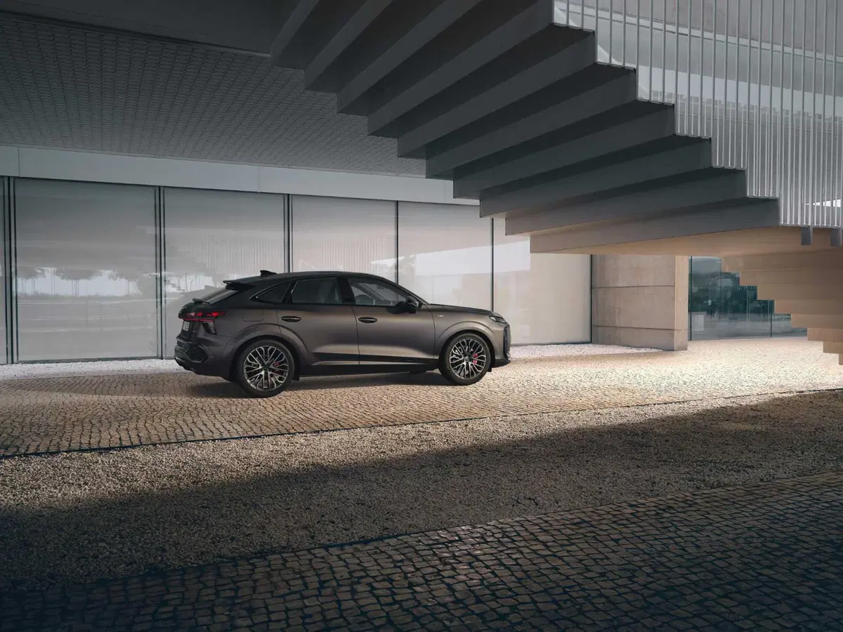 Nuova Audi Q3 Sportback, arriva la terza generazione: il SUV compatto premium diventa più digitale, efficiente e sportivo (49)