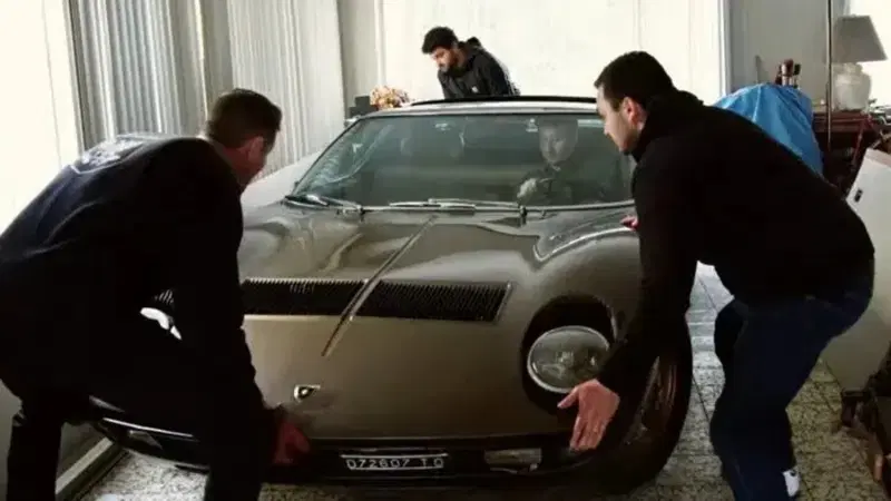 Dal soggiorno al milione di dollari: il clamoroso ritrovamento di una Lamborghini Miura