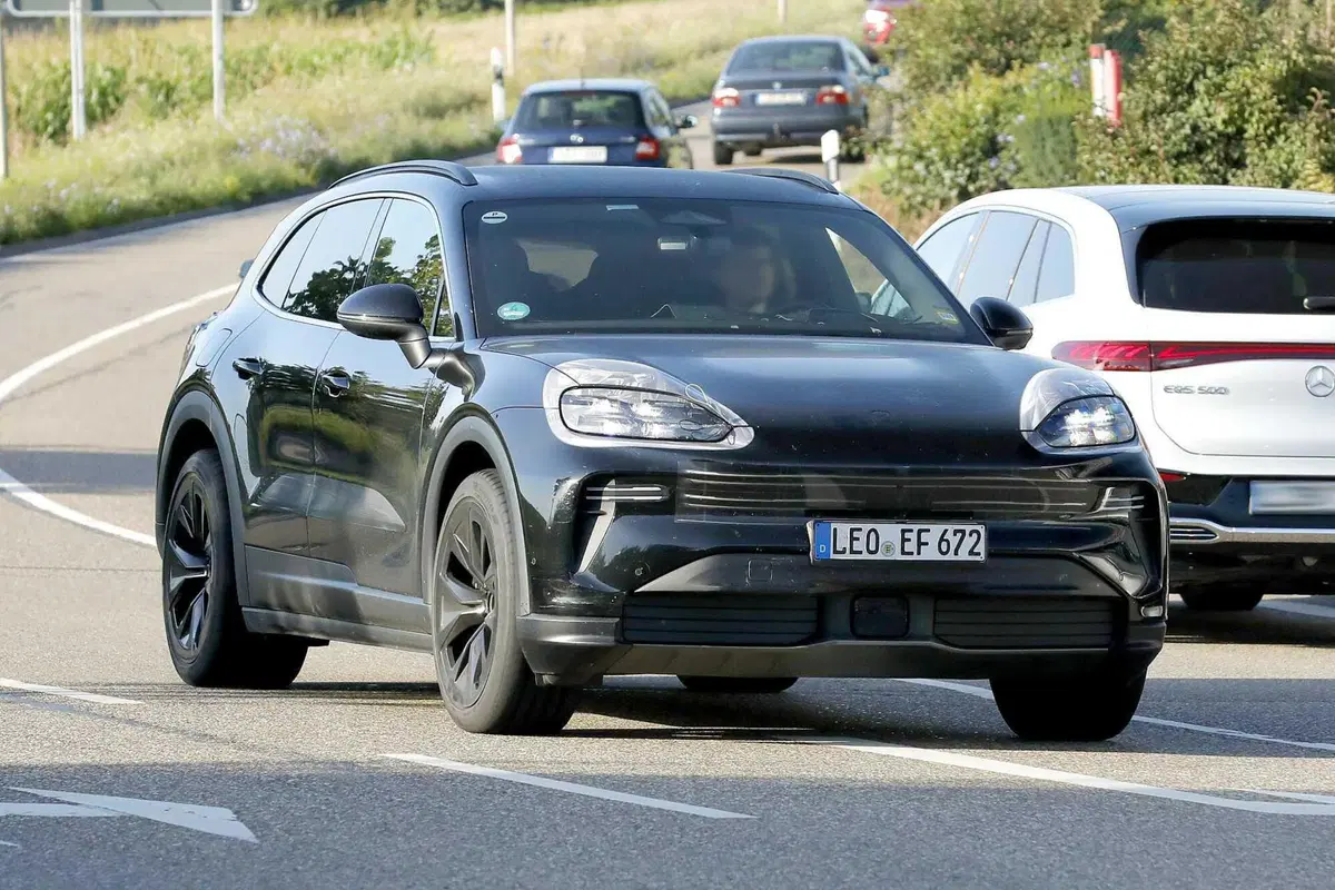 Porsche Cayenne elettrica: fino a 1.000 CV e 1.000 km di autonomia [Foto Spia] (2)