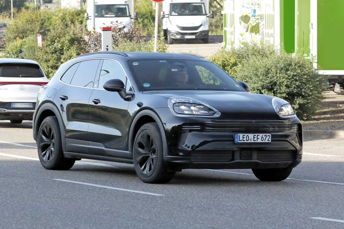Porsche Cayenne elettrica: fino a 1.000 CV e 1.000 km di autonomia [Foto Spia] (3)