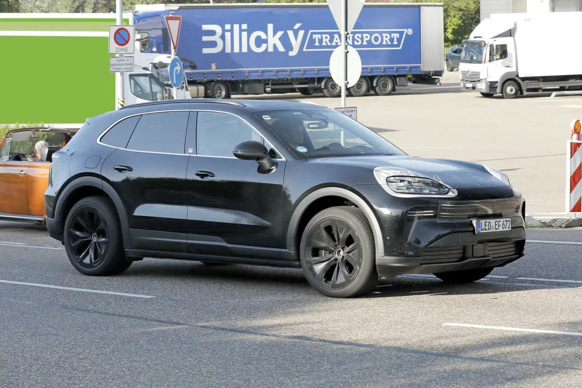 Porsche Cayenne elettrica: fino a 1.000 CV e 1.000 km di autonomia [Foto Spia] (4)