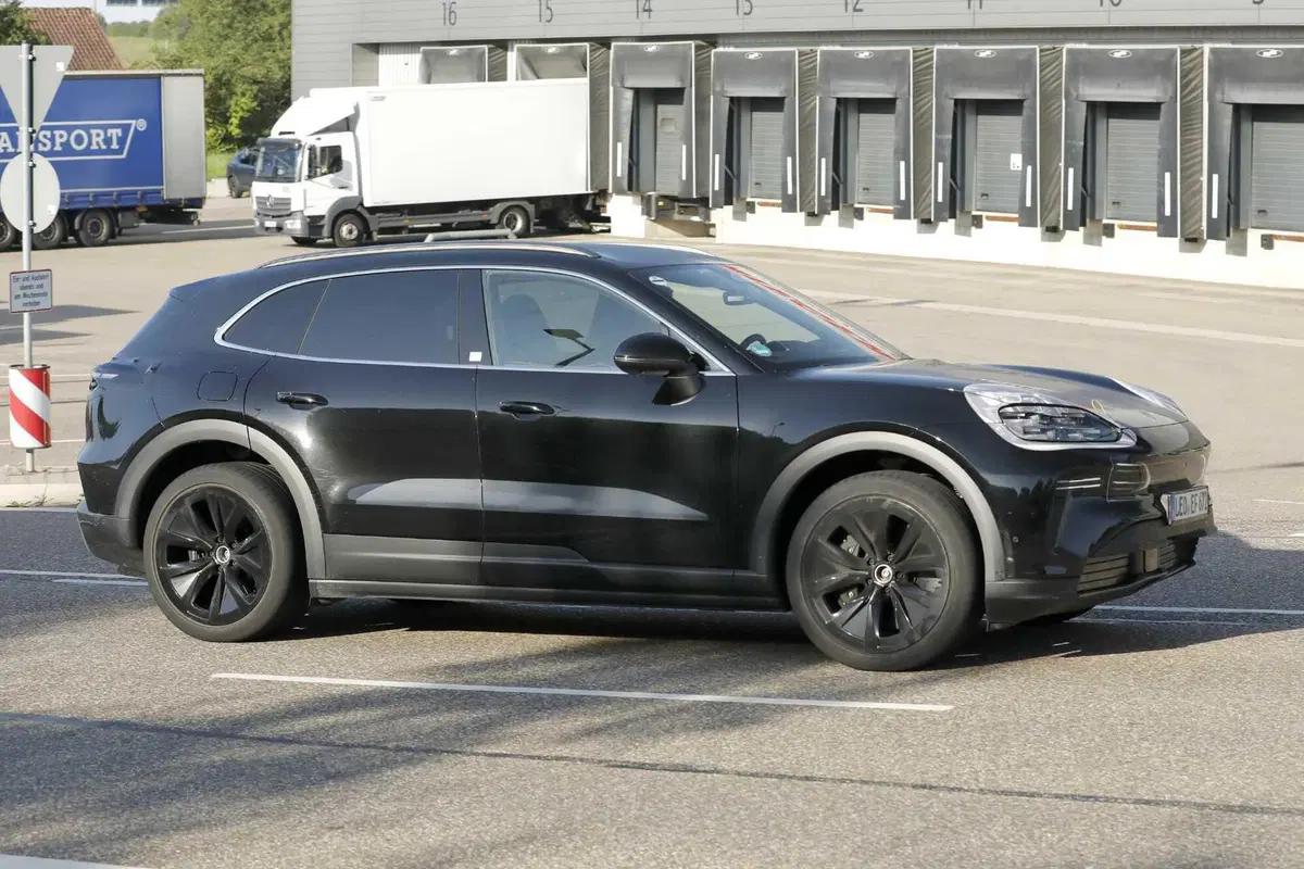 Porsche Cayenne elettrica: fino a 1.000 CV e 1.000 km di autonomia [Foto Spia] (5)