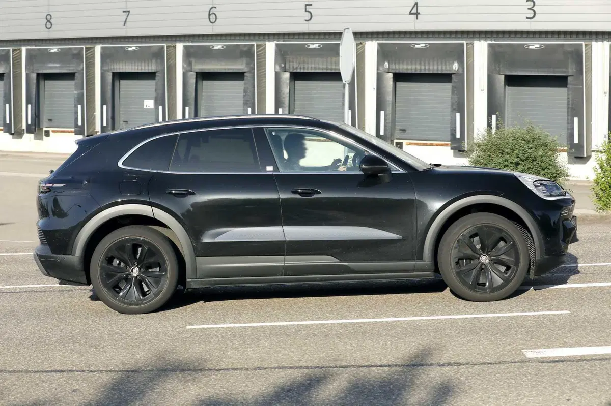Porsche Cayenne elettrica: fino a 1.000 CV e 1.000 km di autonomia [Foto Spia] (6)