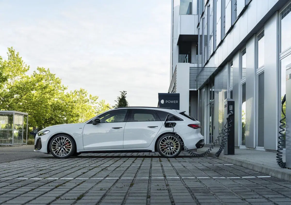 Nuova Audi A5 Plug-in Hybrid: autonomia record e tecnologia invidiabile (2)