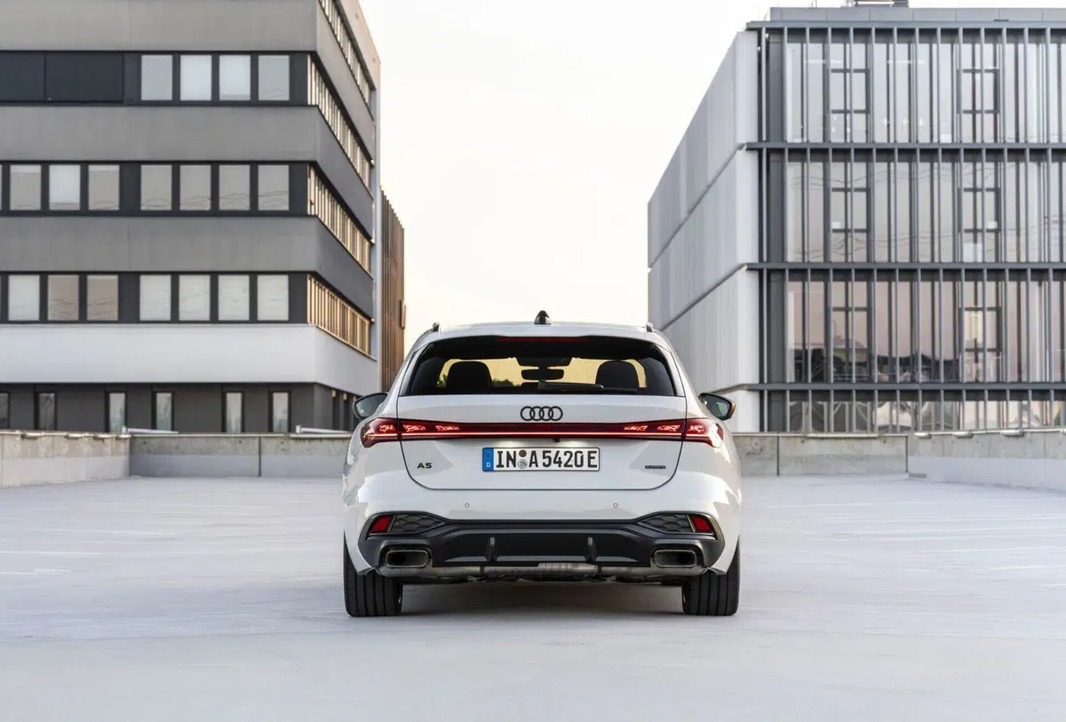 Nuova Audi A5 Plug-in Hybrid: autonomia record e tecnologia invidiabile (5)