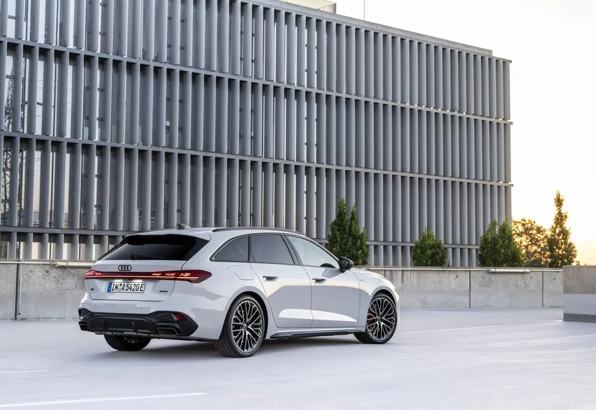 Nuova Audi A5 Plug-in Hybrid: autonomia record e tecnologia invidiabile (7)