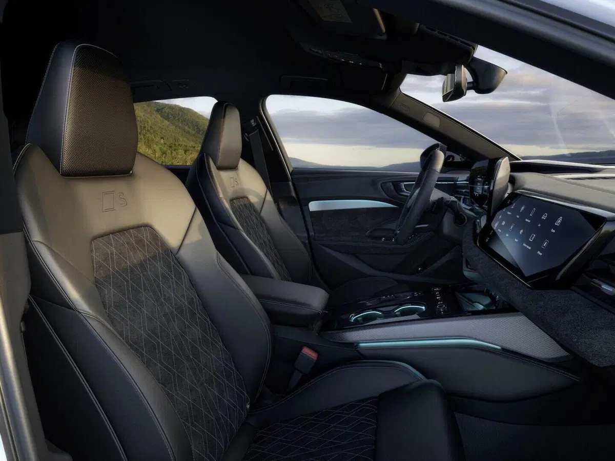 Nuova Audi A5 Plug-in Hybrid: autonomia record e tecnologia invidiabile (8)