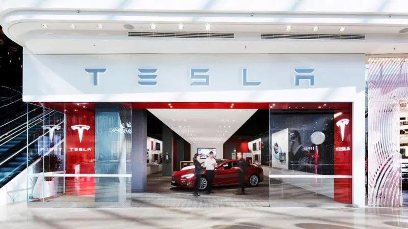 Tesla: non solo auto elettriche, in Europa potrebbe vendere energia elettrica a prezzi concorrenziali