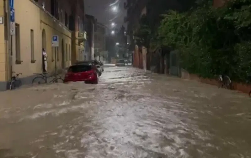 Maltempo in Italia: due auto travolte da un torrente a Enna, un disperso. Rovesci e crollo termico al Nord, ecco le regioni in allerta 