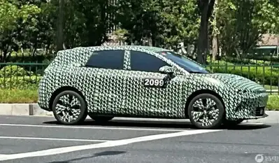 Leapmotor B05: la nuova hatchback elettrica sar&agrave; svelata a Monaco, i prezzi? Coster&agrave; meno di quanto si pensa [Foto Spia]