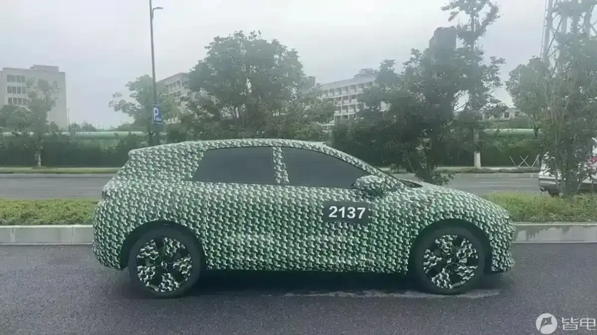 Leapmotor B05: la nuova hatchback elettrica sarà svelata a Monaco, i prezzi? Costerà meno di quanto si pensa [Foto Spia] (2)