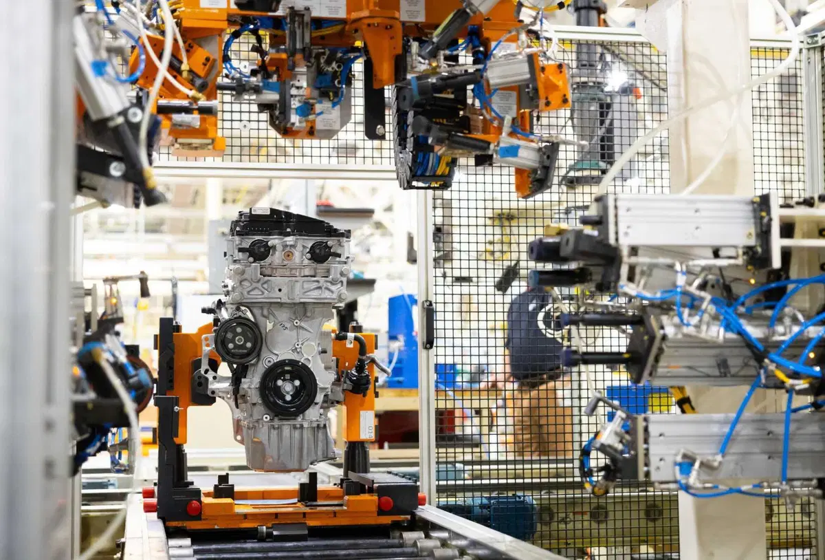 Stellantis svela il nuovo motore 1.6 turbo ibrido (4 cilindri): debutto sulla Jeep Cherokee 2026, attese applicazioni anche in Europa