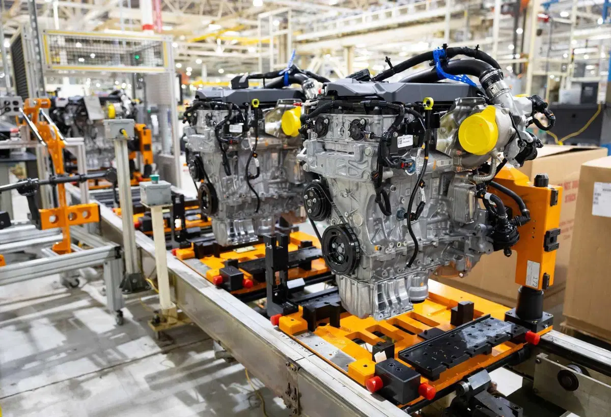 Stellantis svela il nuovo motore 1.6 turbo ibrido (4 cilindri): debutto sulla Jeep Cherokee 2026, attese applicazioni anche in Europa (5)