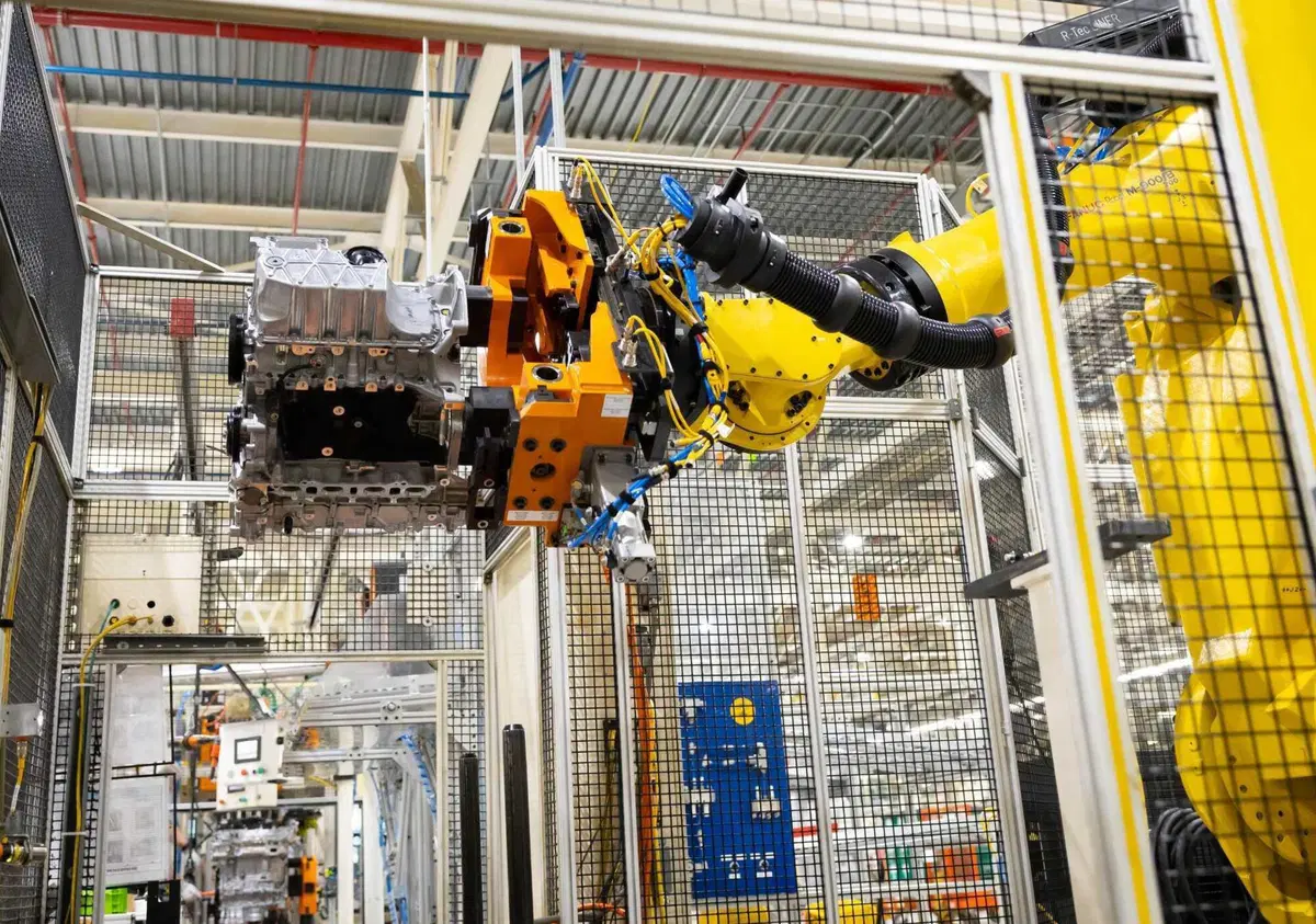 Stellantis svela il nuovo motore 1.6 turbo ibrido (4 cilindri): debutto sulla Jeep Cherokee 2026, attese applicazioni anche in Europa (9)