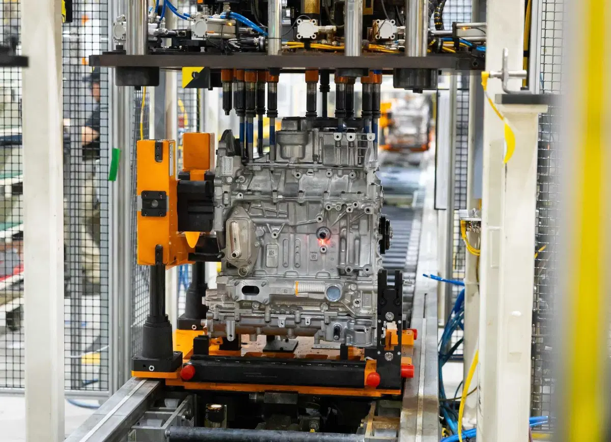 Stellantis svela il nuovo motore 1.6 turbo ibrido (4 cilindri): debutto sulla Jeep Cherokee 2026, attese applicazioni anche in Europa (10)