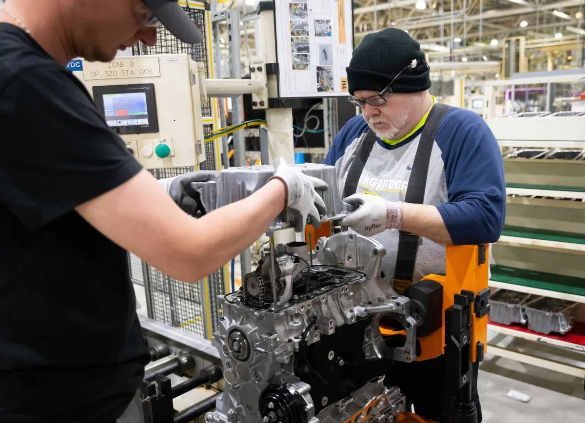 Stellantis svela il nuovo motore 1.6 turbo ibrido (4 cilindri): debutto sulla Jeep Cherokee 2026, attese applicazioni anche in Europa (11)