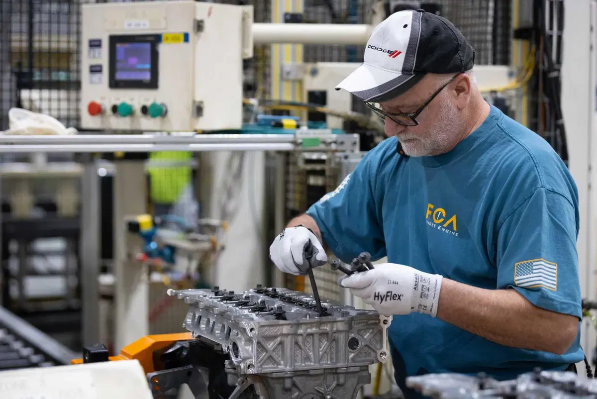 Stellantis svela il nuovo motore 1.6 turbo ibrido (4 cilindri): debutto sulla Jeep Cherokee 2026, attese applicazioni anche in Europa (17)