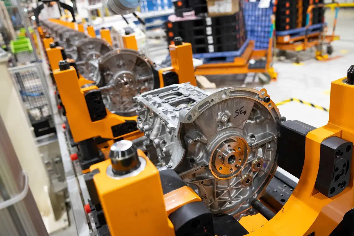 Stellantis svela il nuovo motore 1.6 turbo ibrido (4 cilindri): debutto sulla Jeep Cherokee 2026, attese applicazioni anche in Europa (20)