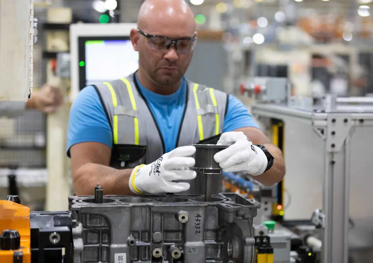 Stellantis svela il nuovo motore 1.6 turbo ibrido (4 cilindri): debutto sulla Jeep Cherokee 2026, attese applicazioni anche in Europa (22)