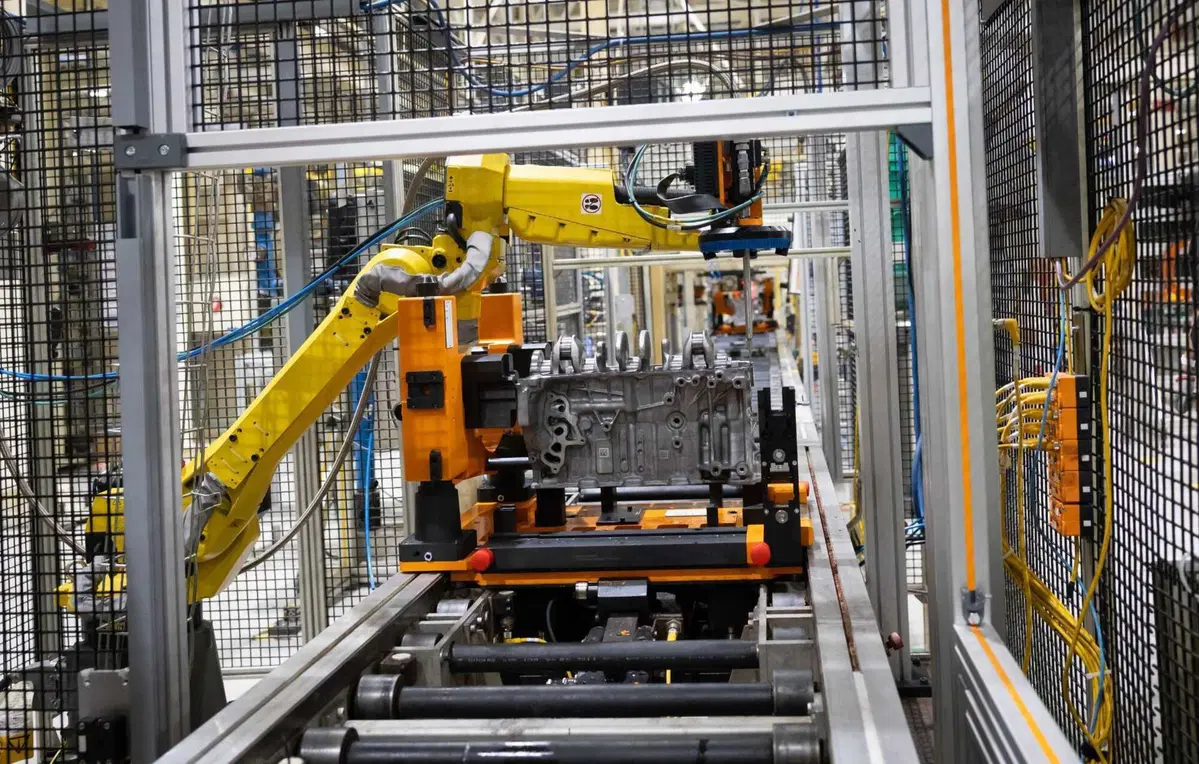 Stellantis svela il nuovo motore 1.6 turbo ibrido (4 cilindri): debutto sulla Jeep Cherokee 2026, attese applicazioni anche in Europa (29)