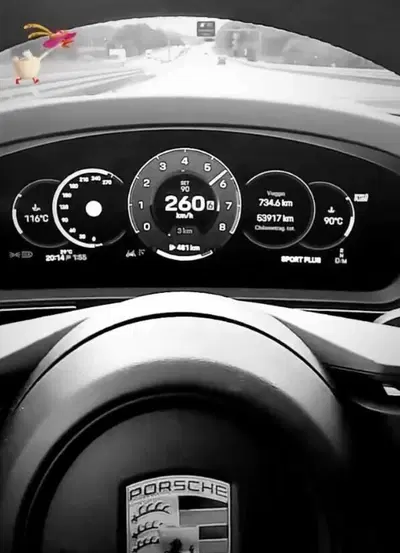 Ex assessore Pd si filma a 260 km/h in Porsche: &ldquo;Ero in Germania, nessun divieto&rdquo;. Ma il vero record &egrave; 321 km/h, ed &egrave; bufera sulle folli corse in autostrada
